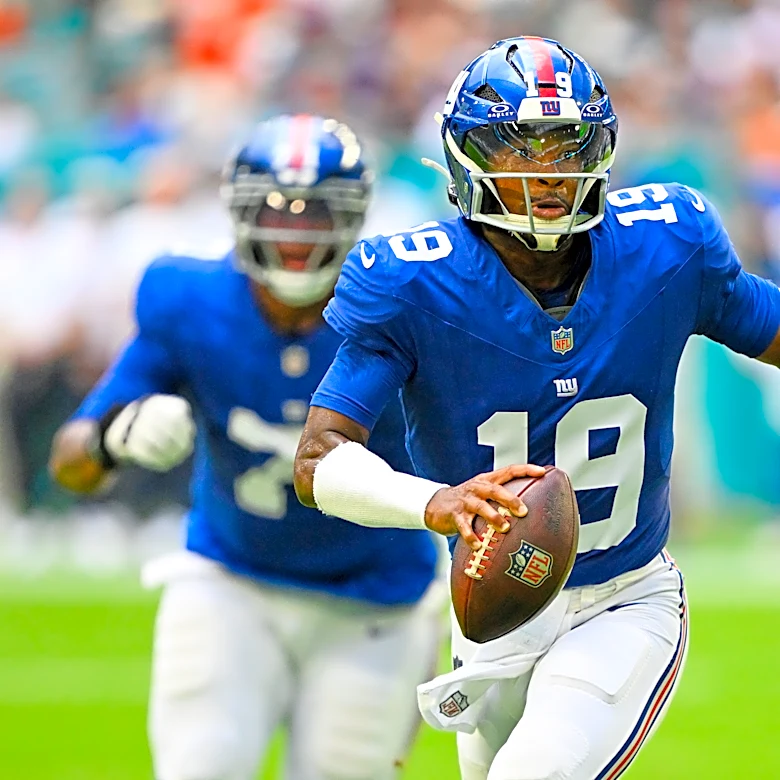 Jameis Winston runs for a touchdown in the Giants' 26-3 preseason win over the Dolphins