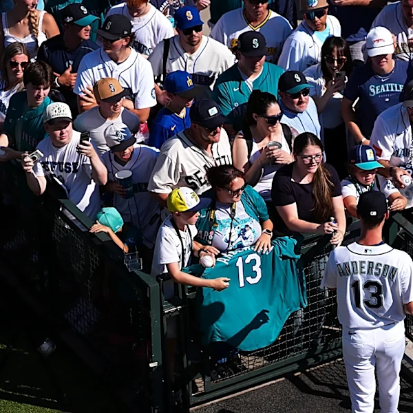 Mariners’ Kade Anderson signs autographs, takes it all in before impressing in big league debut