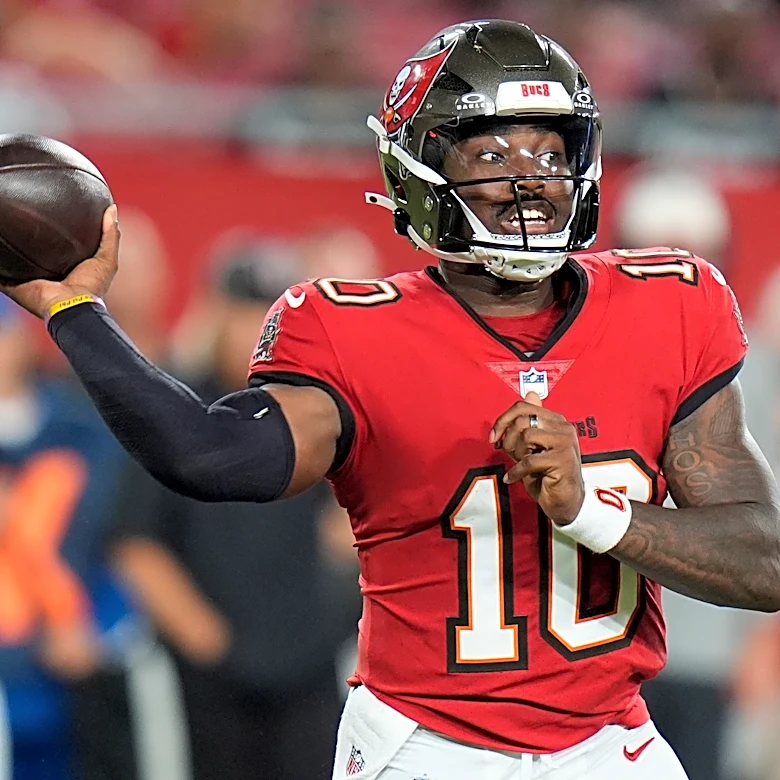 Chiefs' Butker kicks 69-yard field goal, but has late misses as Daniels rallies Bucs to 16-15 win