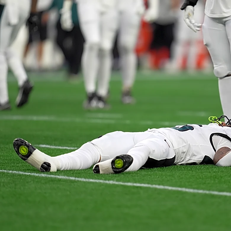 Eagles RB Ja’Quinden Jackson traveled home with team after injury in preseason game at New England