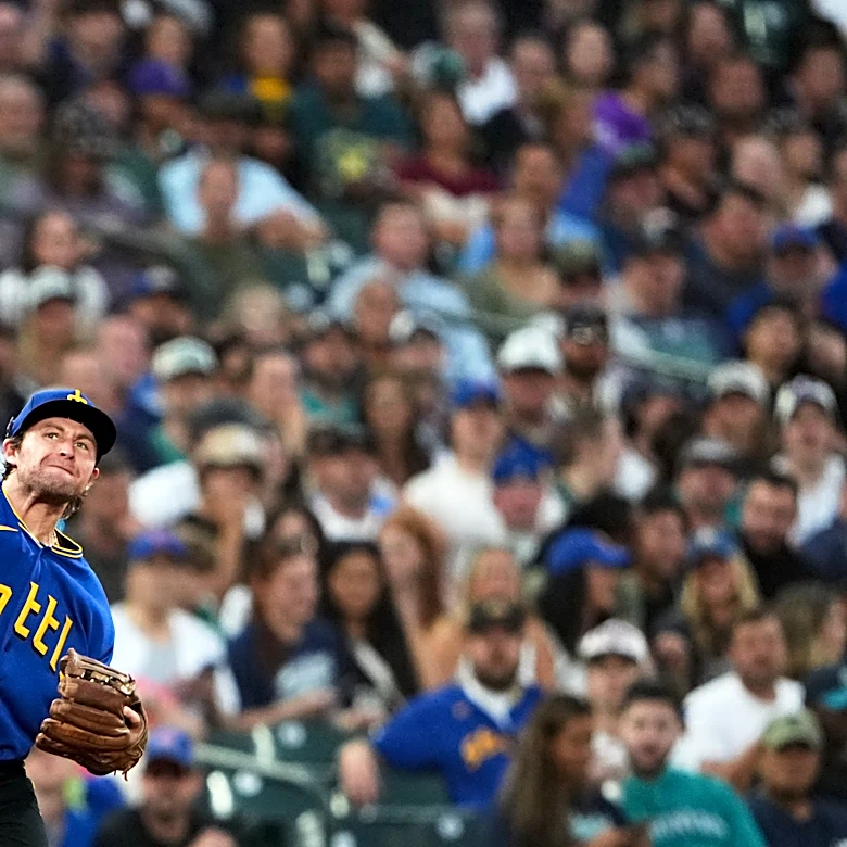 Mariners utilityman Brendan Donovan lands on 7-day concussion IL after batting cage accident