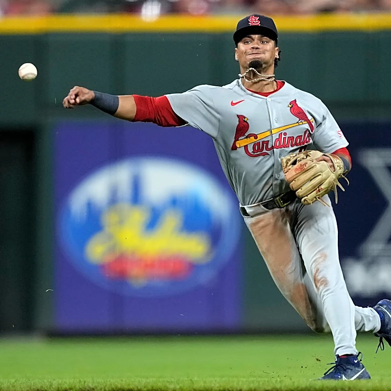 Cardinals place shortstop Masyn Winn on IL with broken thumb and recall Nolan Gorman