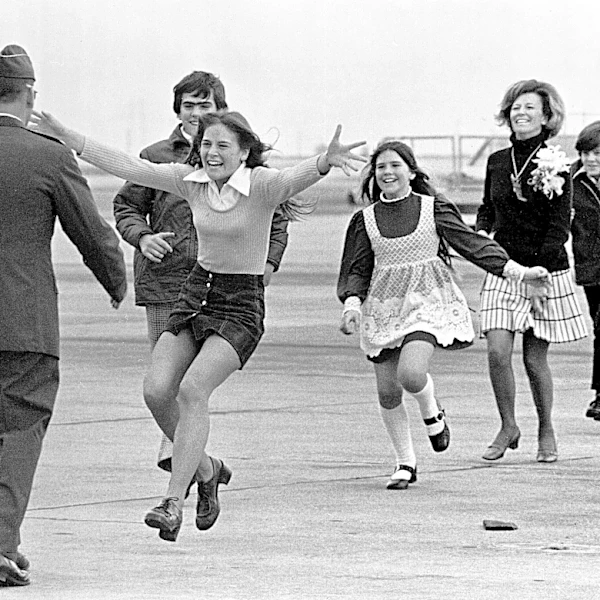 Sal Veder, Pulitzer Prize-winning AP photographer who shot iconic 'Burst of Joy,' dies at age 99