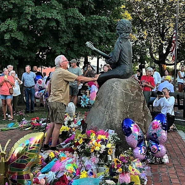 How Dolly Parton's love of the Great Smoky Mountains helped transform her hometown