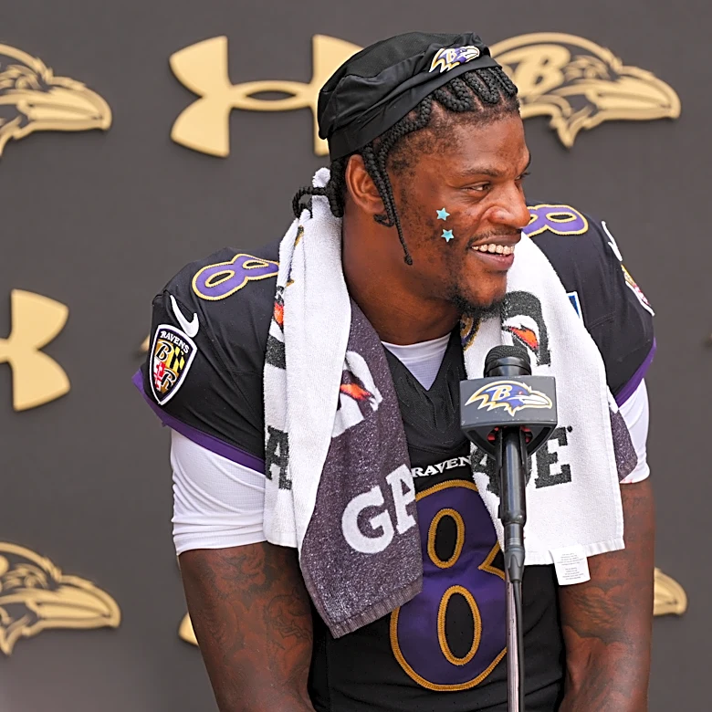 No big fights as Ravens and Commanders hold a joint practice. Just a friendly chat between the QBs