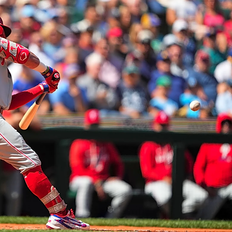 Slugger Kyle Schwarber reaches 40 home runs for 4th season with Phillies