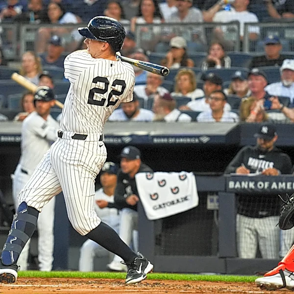 Cody Bellinger hits a tiebreaking double in the 7th inning as the Yankees beat the Astros 9-3