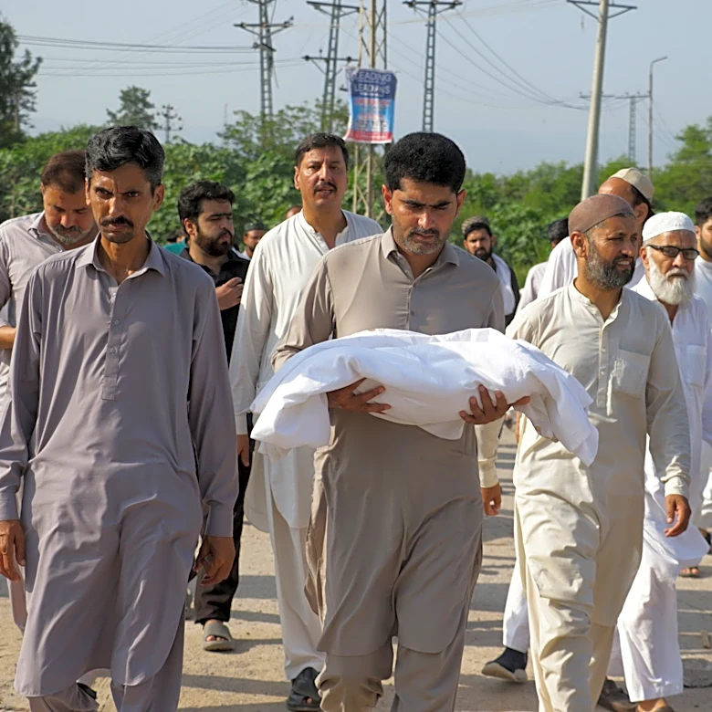 Pakistani investigators visiting hospital nursery where fire killed 14 newborns