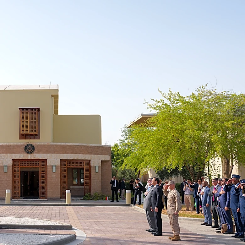 US diplomats and family members slowly begin to return to the Mideast embassies