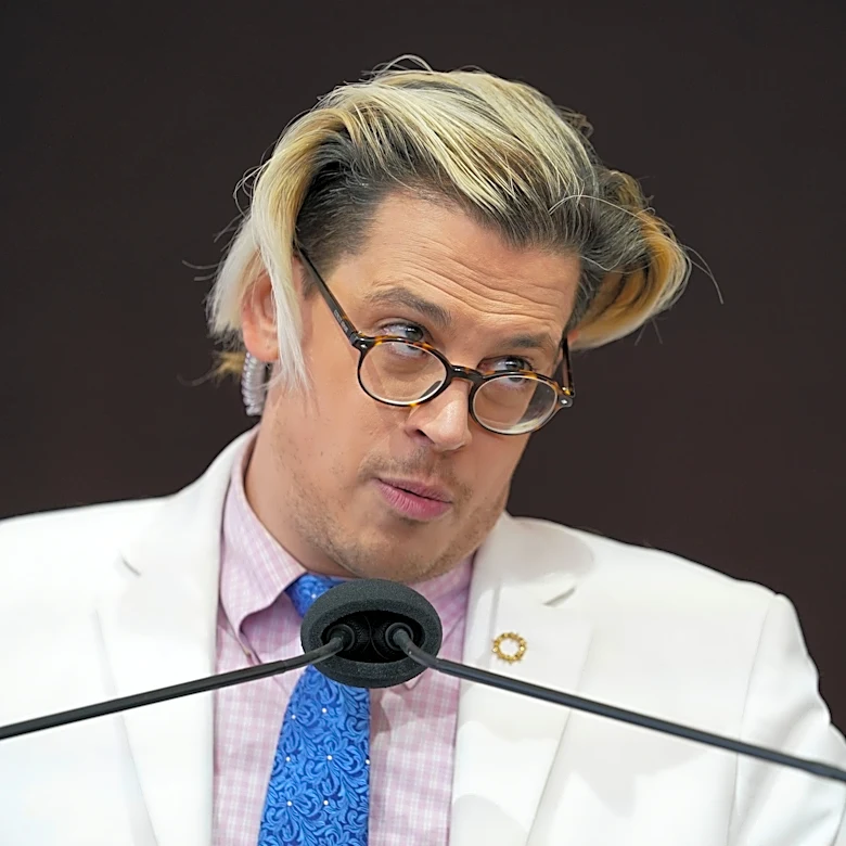 Far-right British provocateur Milo Yiannopoulos arrested by US immigration enforcement