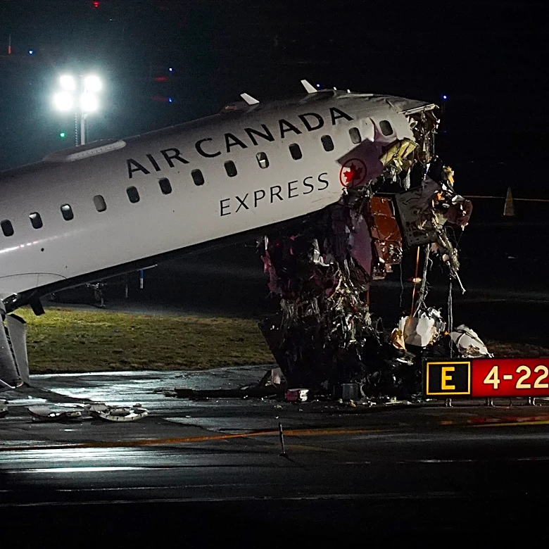 2 LaGuardia air traffic controllers left work an hour early before deadly crash, AP source says
