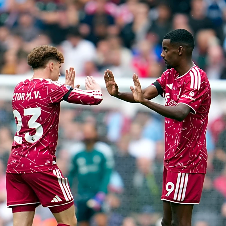 Liverpool rallies to 2-2 draw with Forest in Premier League as Iraola waits for first win with Reds