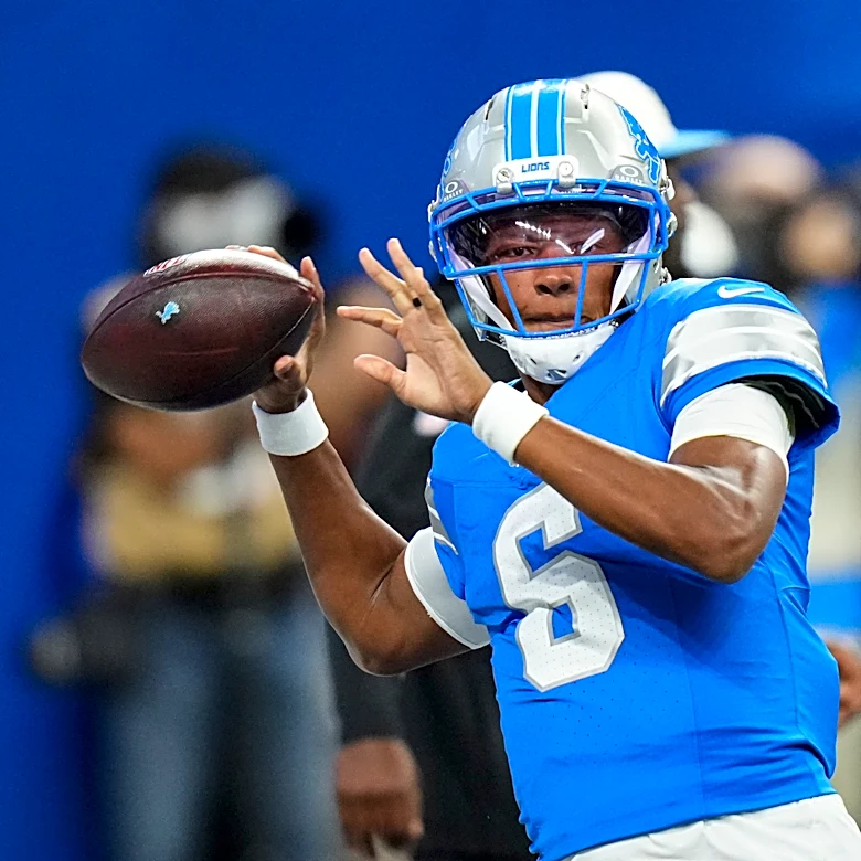 Dobbs makes his case to be Goff's backup by taking Lions on 3 TD drives in 25-16 win over Colts