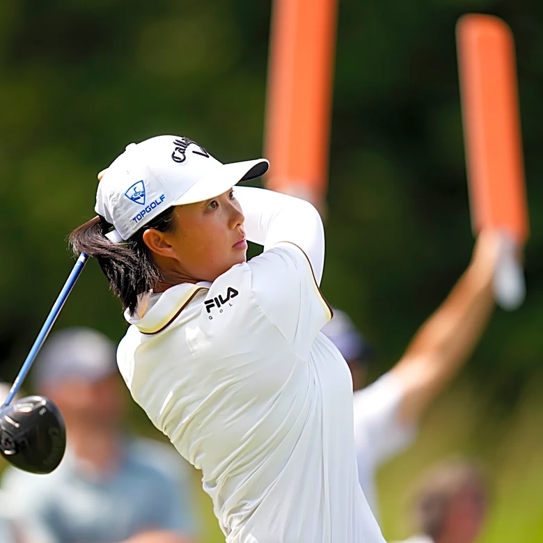 Yin chips in for birdie on 18 to take the 3rd-round lead at TPC Boston