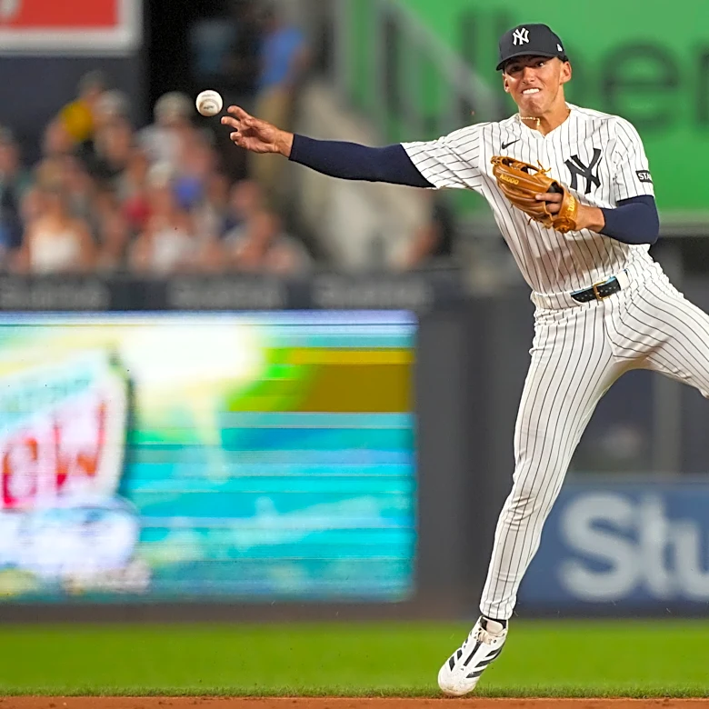 Yankees shortstop George Lombard Jr. leaves game vs. Red Sox with right knee discomfort