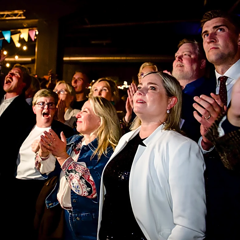 Icelandic voters reject a proposal to restart negotiations to join the European Union