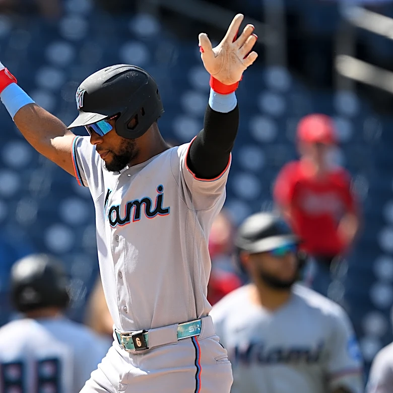 Lopez homer caps six-run ninth as Marlins rally past Nationals 6-2