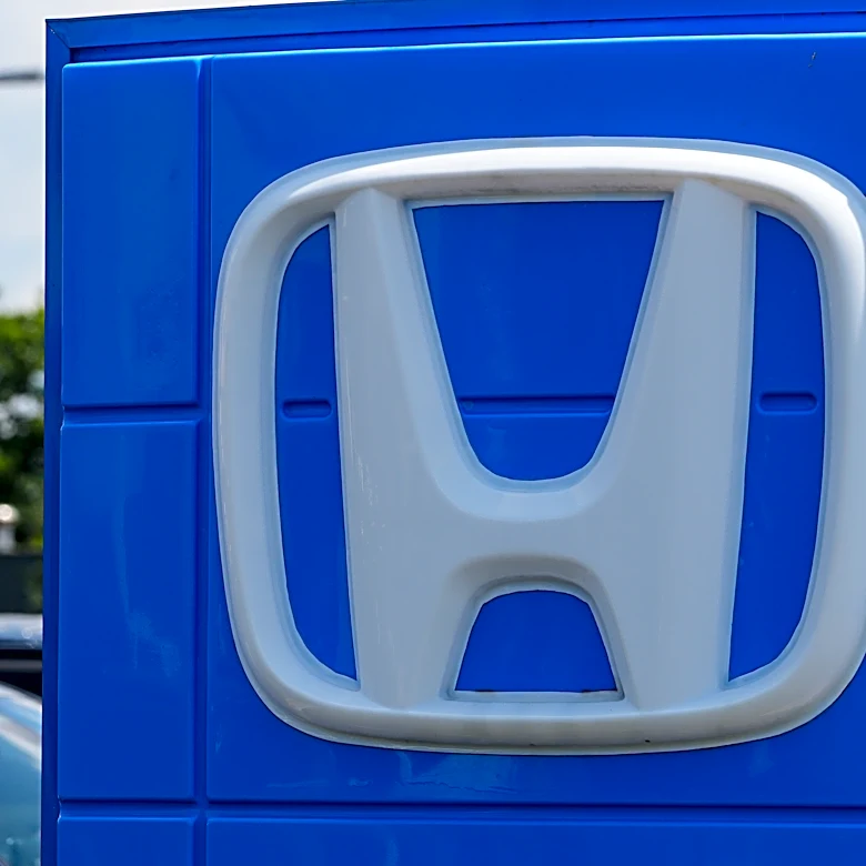 Japanese automakers Nissan and Honda agree to work together on software for cars