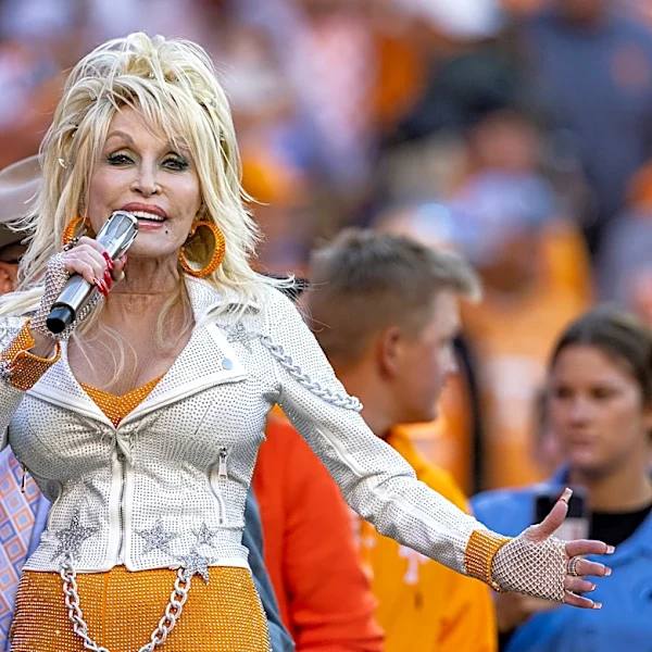 Tennessee Volunteers to honor late Dolly Parton with a helmet sticker this season