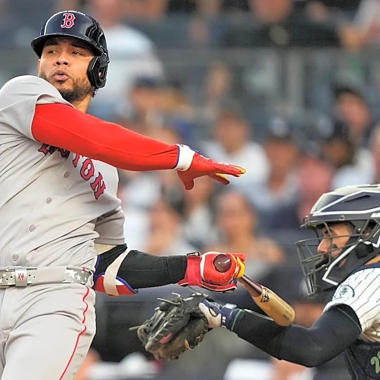 Red Sox place slugger Willson Contreras on IL with strained left hamstring; recall Mickey Gasper