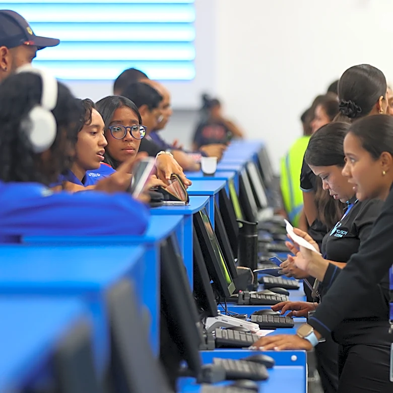 Venezuela’s main airport partially resumes commercial flights after deadly earthquakes