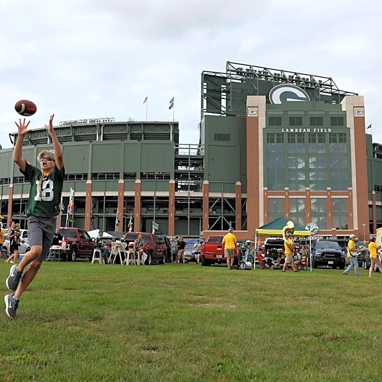 Lambeau Field to host college hockey doubleheader featuring Wisconsin, Michigan and Ohio State