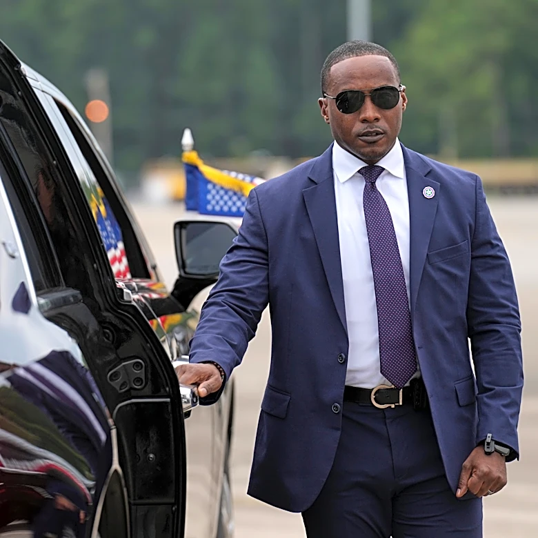 Report finds holes and delays in how Secret Service updates its protection policy