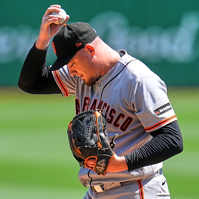 Pirates use six relievers to two-hit the Giants in a 5-2 victory