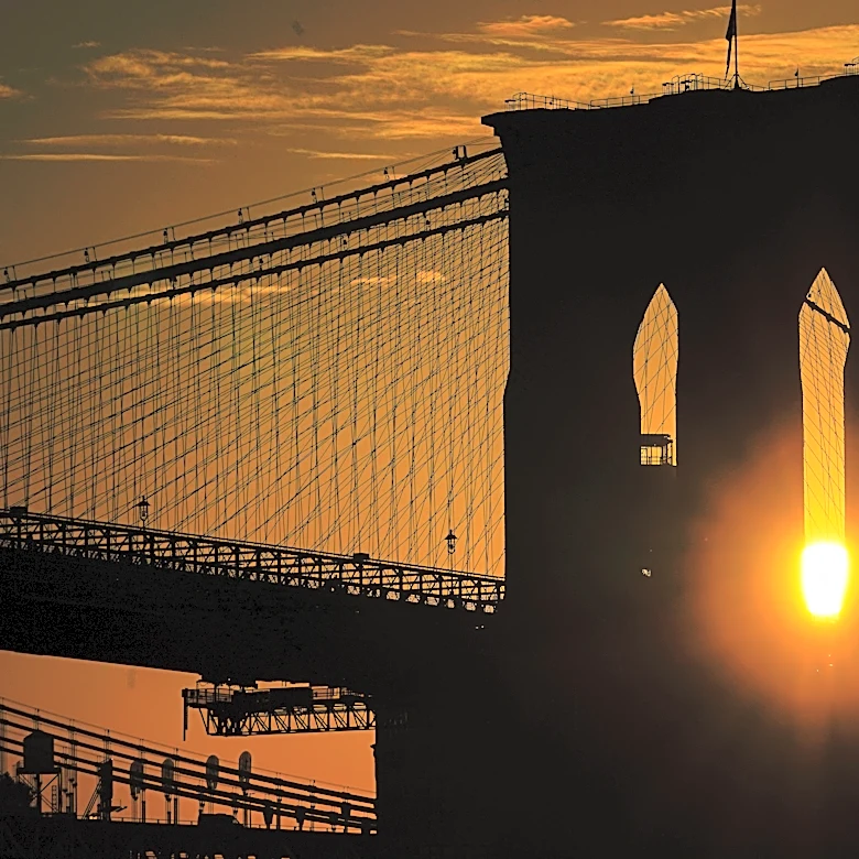 Knife-wielding man on Brooklyn Bridge cables fatally shot after ignoring orders to drop weapon