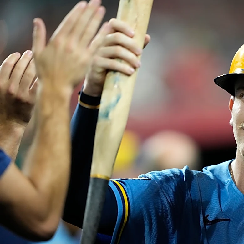 Pratt drives in 4 runs in the Brewers' 10-7 win over the Reds