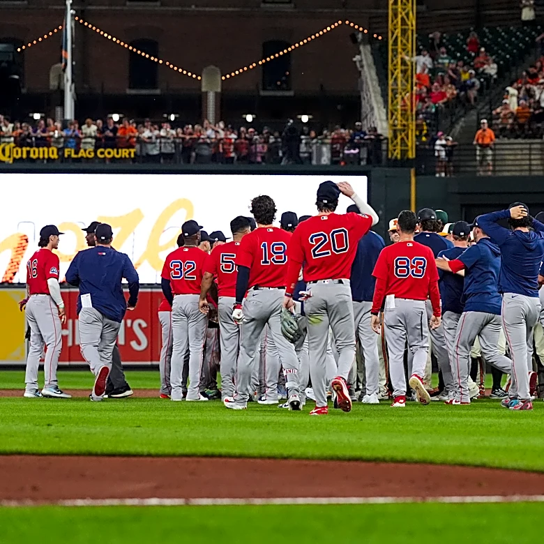Benches clear between O's and Red Sox after double play