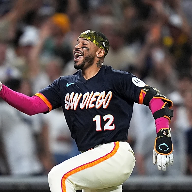 Luis Campusano's 2-run homer in 10th lifts Padres to 3-2 win over Yankees