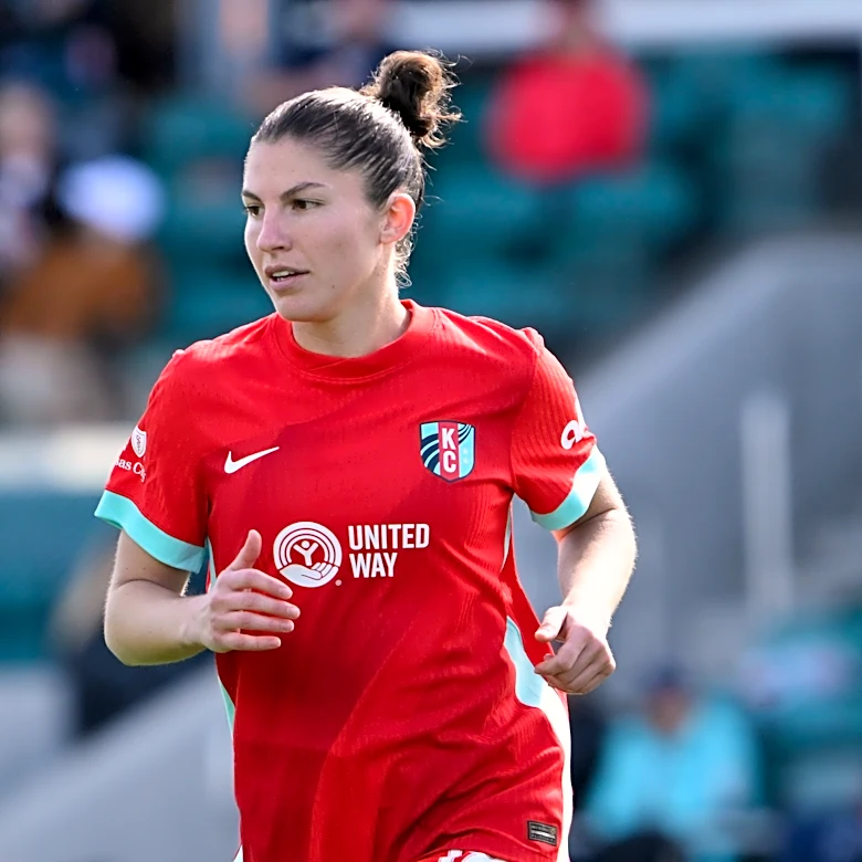 Gambone scores late goal in the Legacy's 2-1 victory over the Royals
