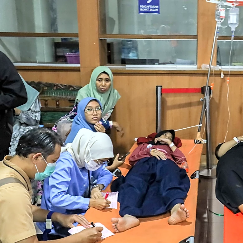 Nearly 2,000 fall ill in suspected food poisoning linked to Indonesia's free school meals program