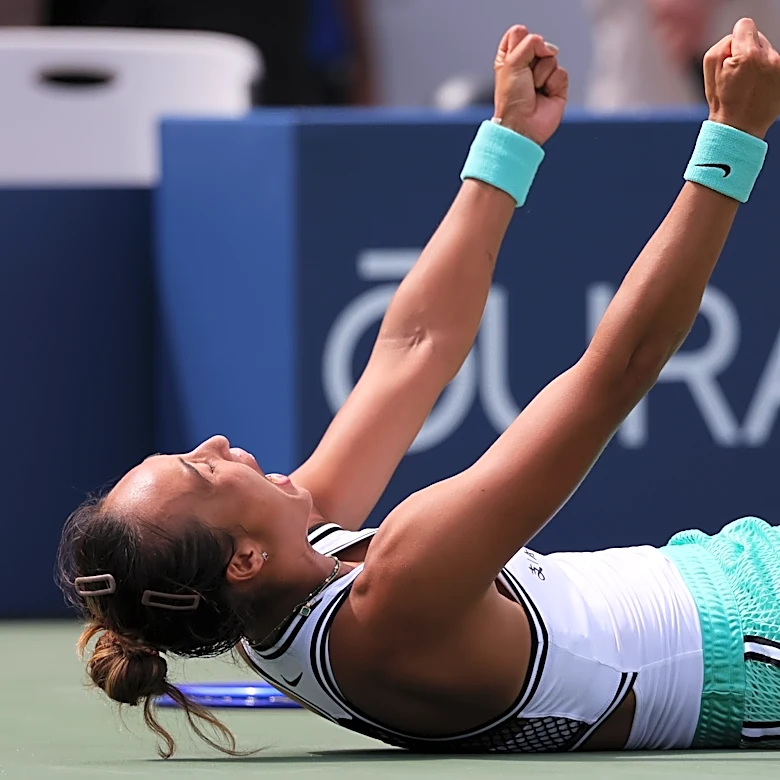 Zheng Qinwen makes big US Open comeback. Naomi Osaka joins her in the fourth round