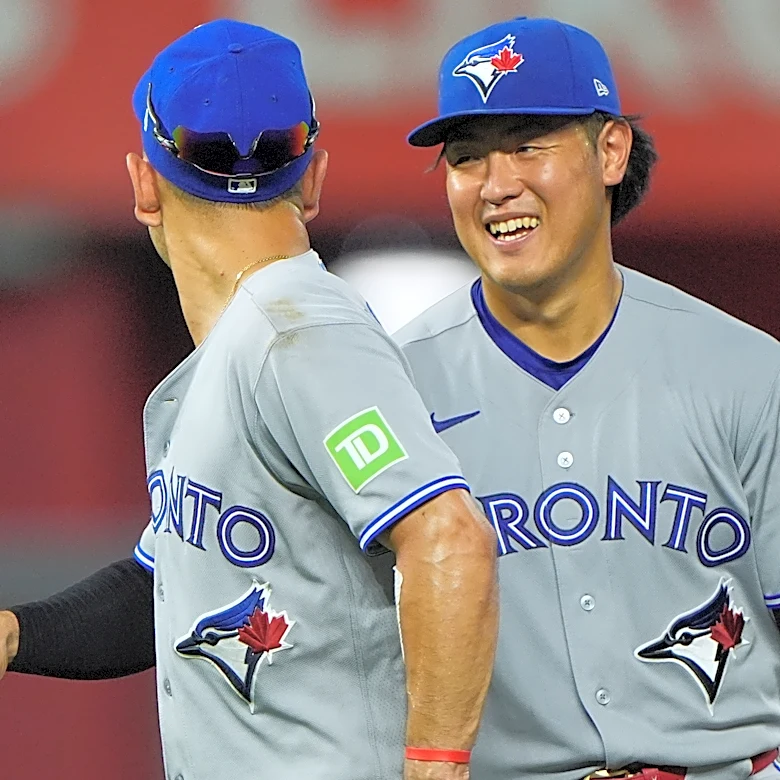 Kazuma Okamoto leads Blue Jays past Royals 4-3 to pull into tie for last AL wild card