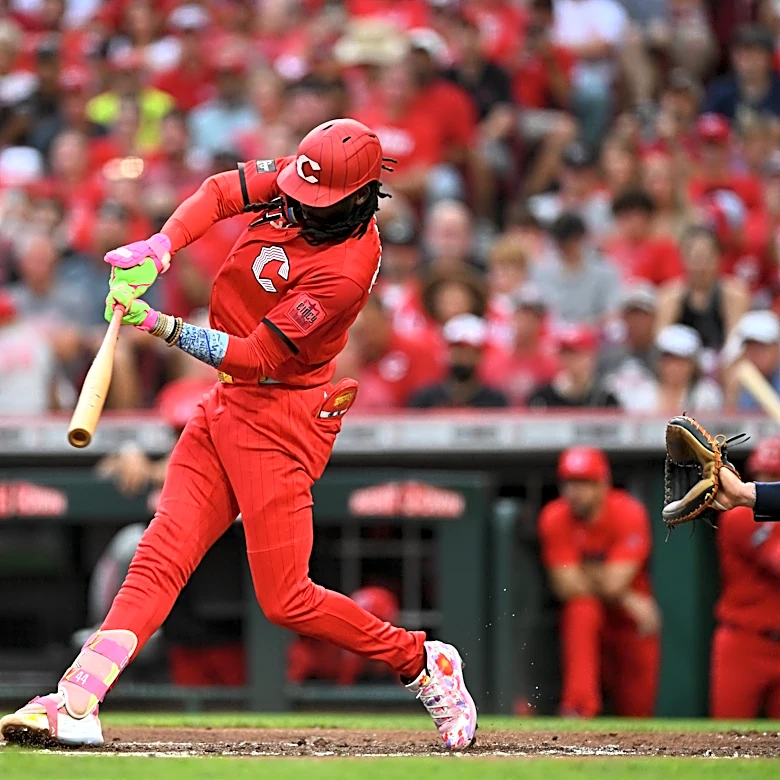 Reds hit 3 home runs and hold on for 5-3 victory over Brewers