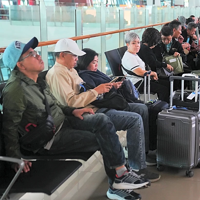 Indonesia cancels flights at Jakarta airport and others as Anak Krakatau volcano erupts