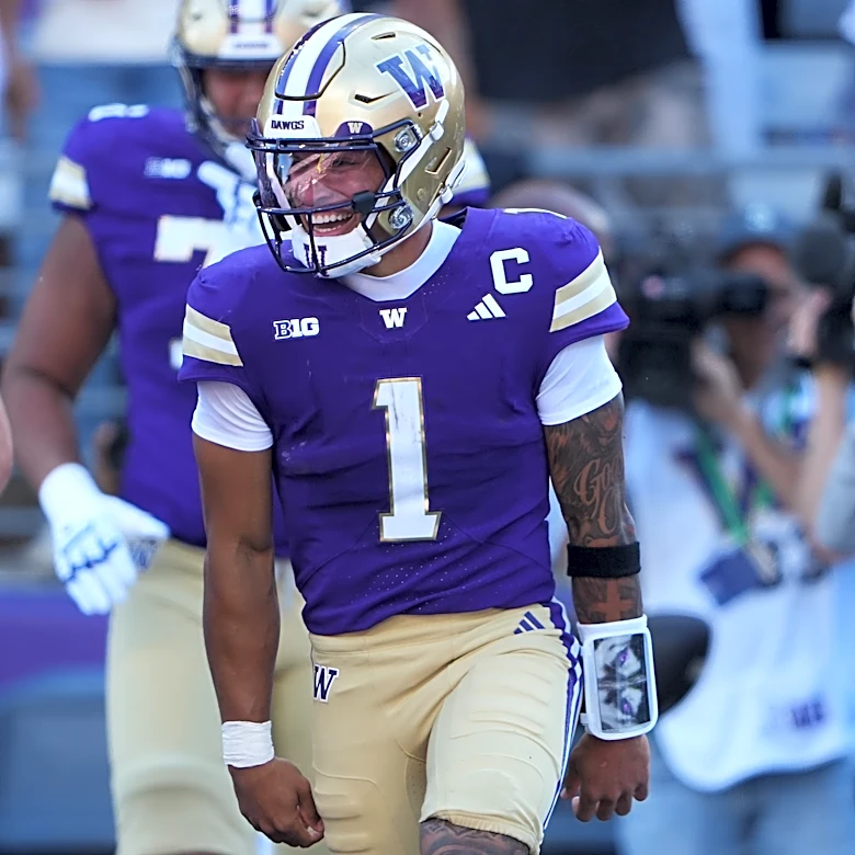 No. 17 Washington struggles on offense but pulls out 24-10 Apple Cup win over Washington State