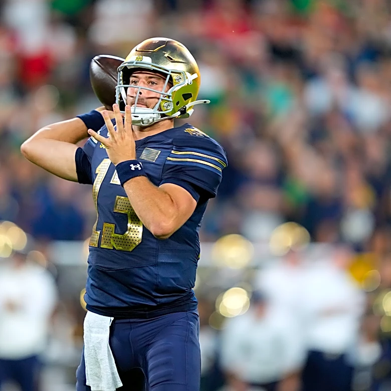 No. 4 Notre Dame overcomes sluggish start to beat Wisconsin 41-13 at Lambeau Field