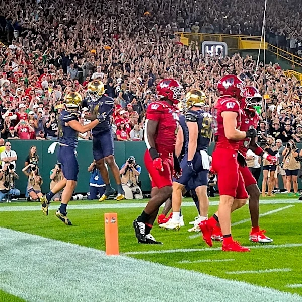 Notre Dame's Flanigan continues family tradition by delivering at Lambeau