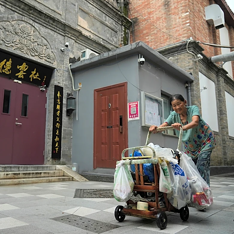 Chinese theater, promoter fined for altered patriotic song in a comedy show