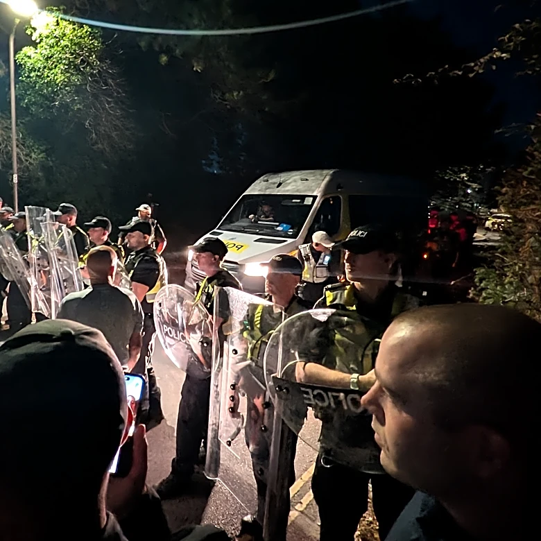 UK government condemns anti-migrant protests at ports over Channel boat crossings
