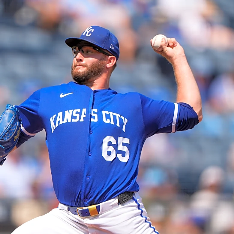 Scoreless through 9 innings, Arizona plates 5 in the 10th, holds on to beat Kansas City 5-4