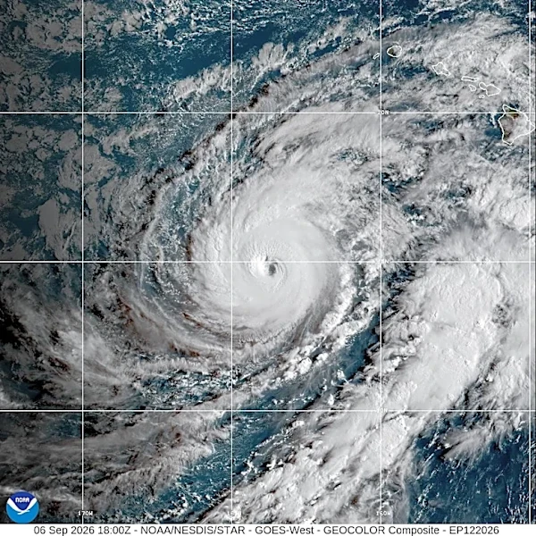 Hurricane Lowell expected to pass near one Hawaiian island and cause major rains statewide