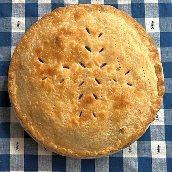 The apple pie (alongside mom, of course) became the symbolic food of a nation
