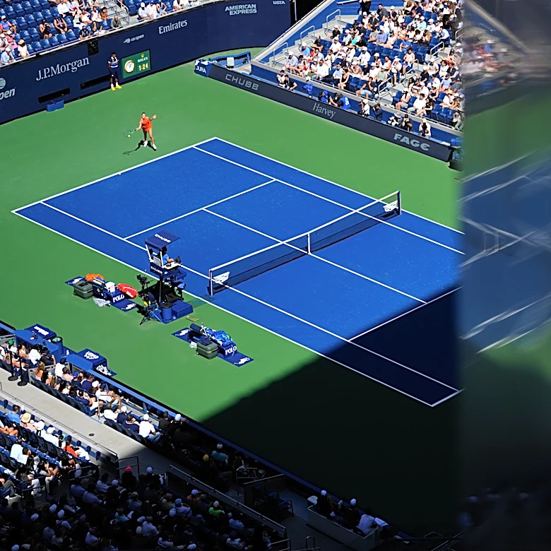 Noskova forced to serve from out of the shadows after roof adjustment delay in US Open match