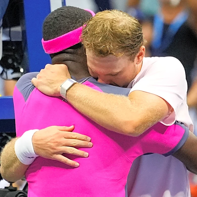 Tiafoe gives Michelsen a hug and a shoulder to cry on after his US Open victory