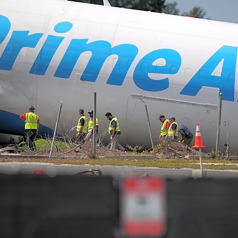 A pilot of the Amazon cargo plane that careened off Miami runway warned it was coming in too fast