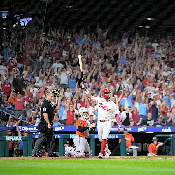 Schwarber hits grand slam for 44th homer in Phillies' 11-7 win over Astros